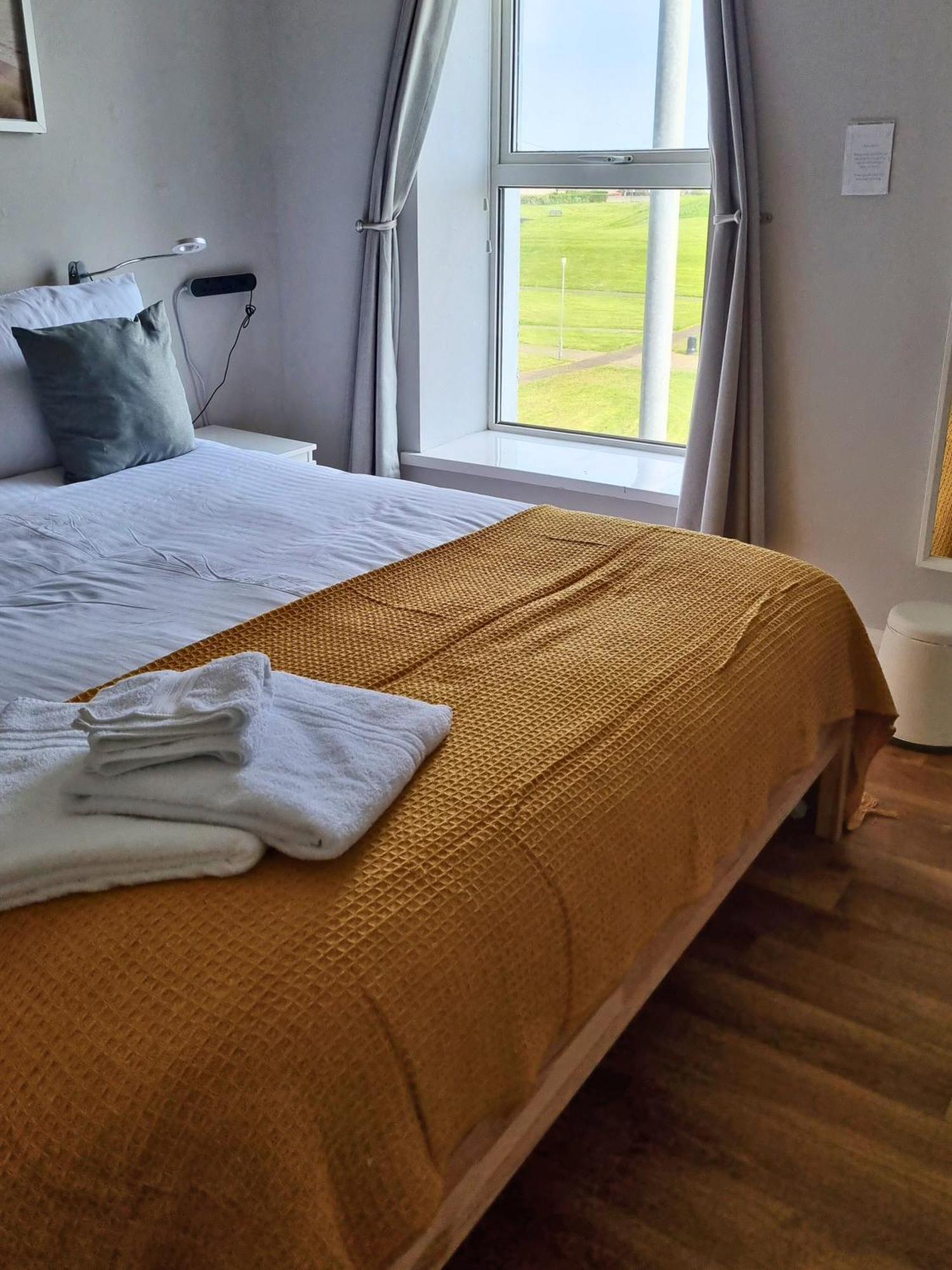 5 Dunluce Park - By The Sea Apartment *