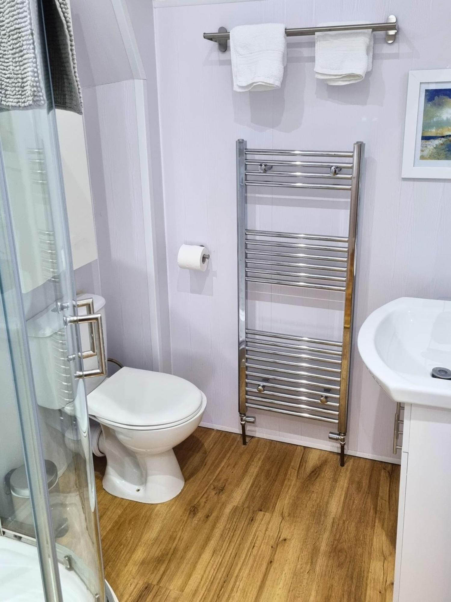 5 Dunluce Park - By The Sea Apartment *