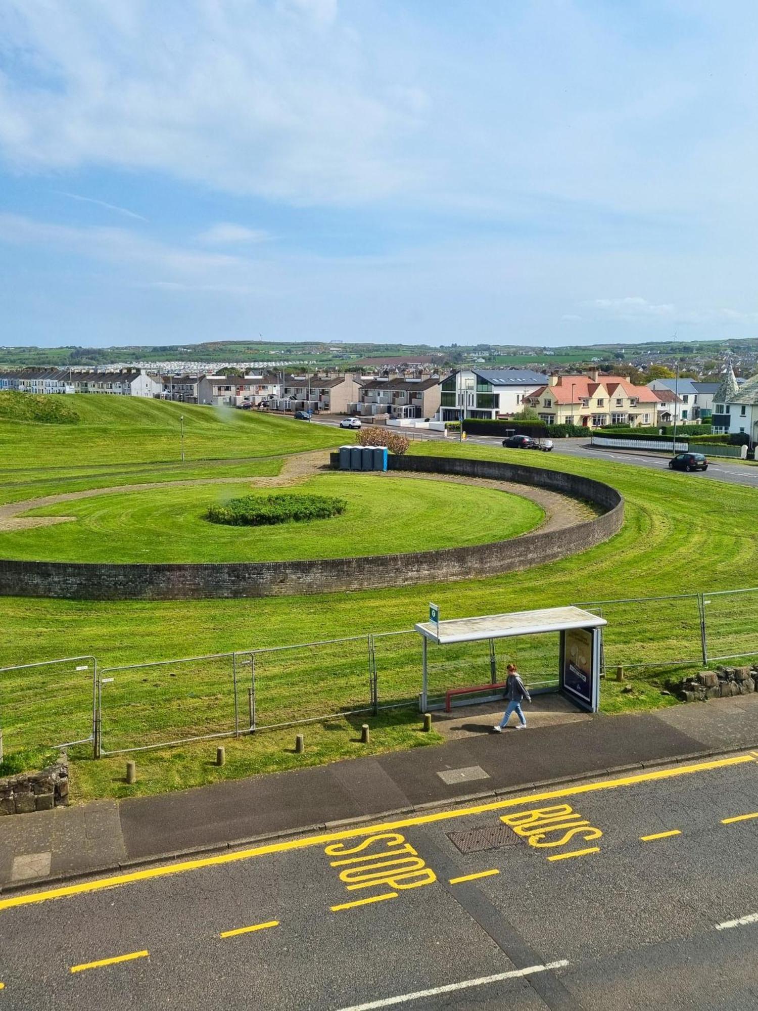 5 Dunluce Park - By The Sea Apartment *