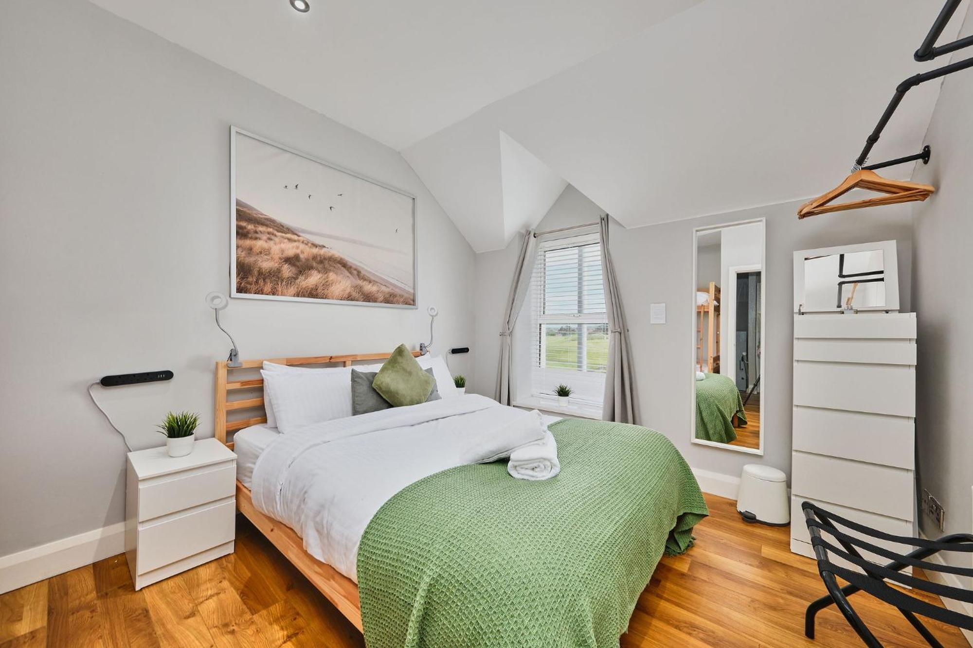 5 Dunluce Park - By The Sea *