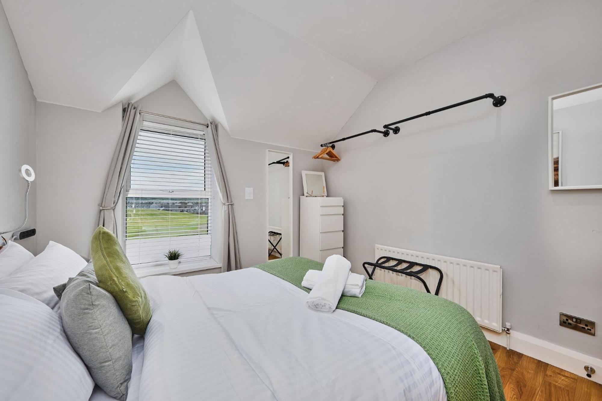 5 Dunluce Park - By The Sea